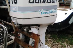 Motore fuoribordo 225 2 tempi. 