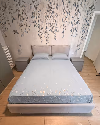 Camera matrimoniale completa con letto contenitore