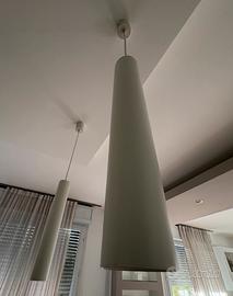 2 lampade in sospensione di forma conico allungata