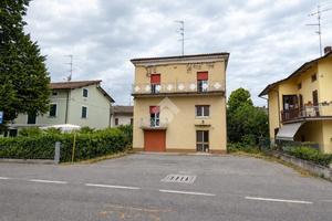 3 LOCALI A CADELBOSCO DI SOPRA