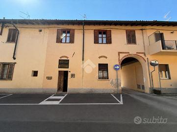 4 LOCALI A BUSSERO