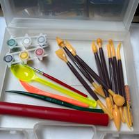 Valigetta con utensili per scolpire e modellare
