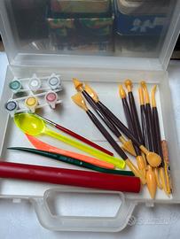 Valigetta con utensili per scolpire e modellare