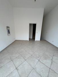 Avola Centro: Locale Commerciale 61 mq 2 Livelli