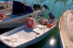 Boston Whaler 13 con motore Toatsu 2T