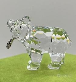 Swarovski orso grizzly con pesce