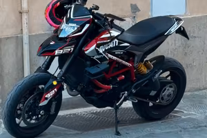 Ducati hypermotard 821 sp