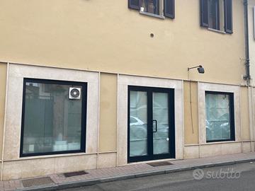 Locale commerciale/laboratorio