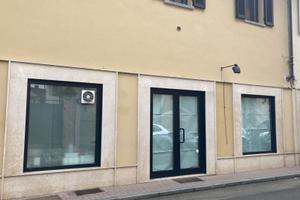 Locale commerciale/laboratorio