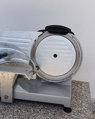 affettatrice piccola a 220w