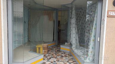 Vetrina per esposizione negozio tendaggi.