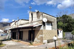 CASA INDIPENDENTE A CERVINO