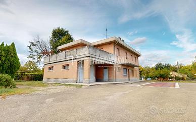 Ampia Soluzione Indipendente con Terreno e Capanno