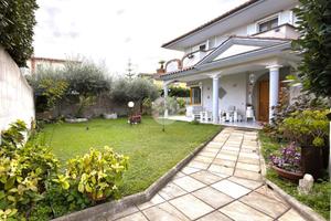 PORZIONE DI TRIFAMILIARE A ANZIO