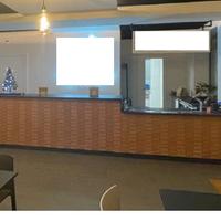 Banco di sevizio, Sgabelli e tavoli