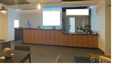 Banco di sevizio, Sgabelli e tavoli