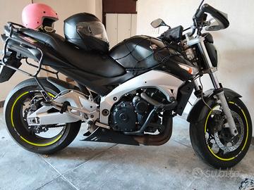 SUZUKI GSR 600