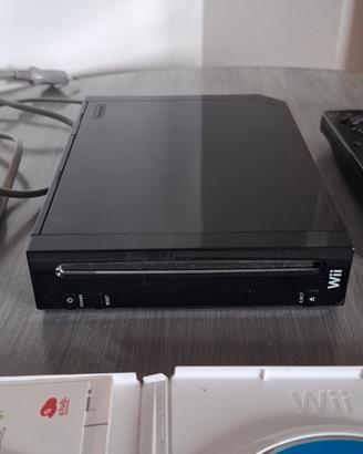 Nintendo WIIi + WII Fit Plus