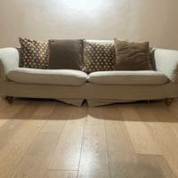 Coppia di divani artigianali