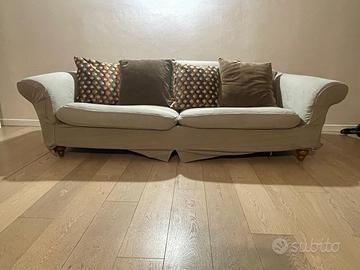 Coppia di divani artigianali