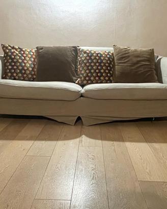 Coppia di divani artigianali