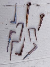 vecchi chiodi in ferro battuto 