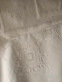 Tovaglia rettangolare lino ricamata a mano 