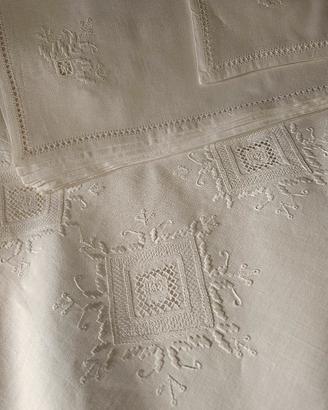 Tovaglia rettangolare lino ricamata a mano 