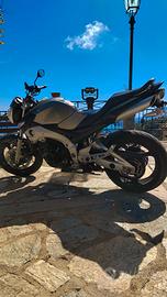 Suzuki gsr 600