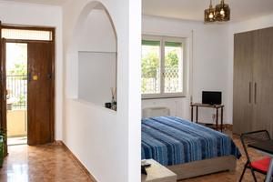 REBIBBIA MONOLOCALE ARREDATO Con GIARDINO - BALCON
