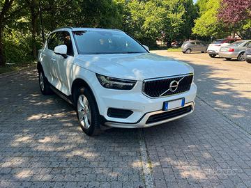 VOLVO XC 40 MOMENTUM D3