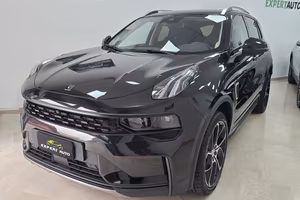 LYNK & CO 01 PLUG-IN **TOTAL BLACK**