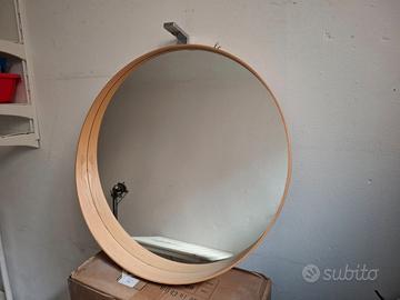 Specchio rotondo IKEA con luce integrata