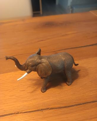 elefante de plastica 