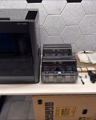 Stampante 3D Bambu Lab H2C con 2 AMS e accessori