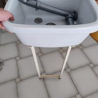 piccolo lavabo in ceramica 