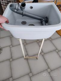 piccolo lavabo in ceramica 