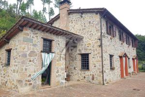 Rustico / Casale di 550 m² con più di 5 locali a C