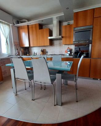 Arredamento completo – legno, alta qualità e desig