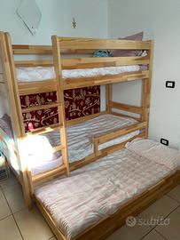 Letto a castello triplo