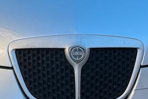 Mascherina anteriore Lancia Ypsilon