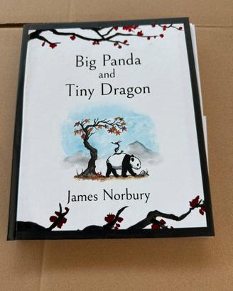 Libretto big panda e tiny dragon in inglese
