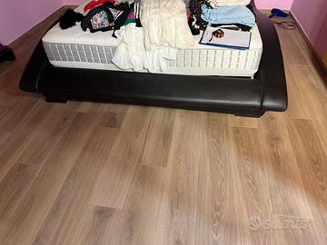 Letto in ecopelle nero no contenitore