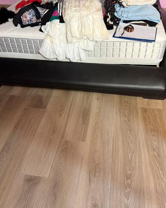 Letto in ecopelle nero no contenitore