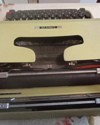 macchina da scrivere olivetti