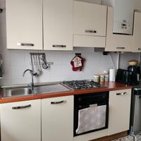 Cucina cimpleta di elettrodomistici