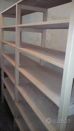 Scaffali in legno per stagionatura formaggi