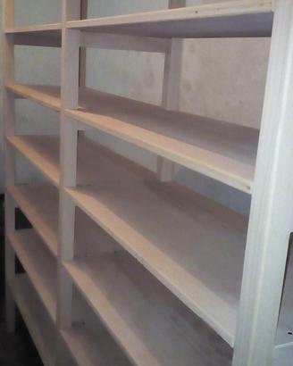 Scaffali in legno per stagionatura formaggi