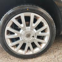 Cerchi lega da 16 e pneumatici M+S Renault Clio