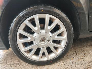 Cerchi lega da 16 e pneumatici M+S Renault Clio